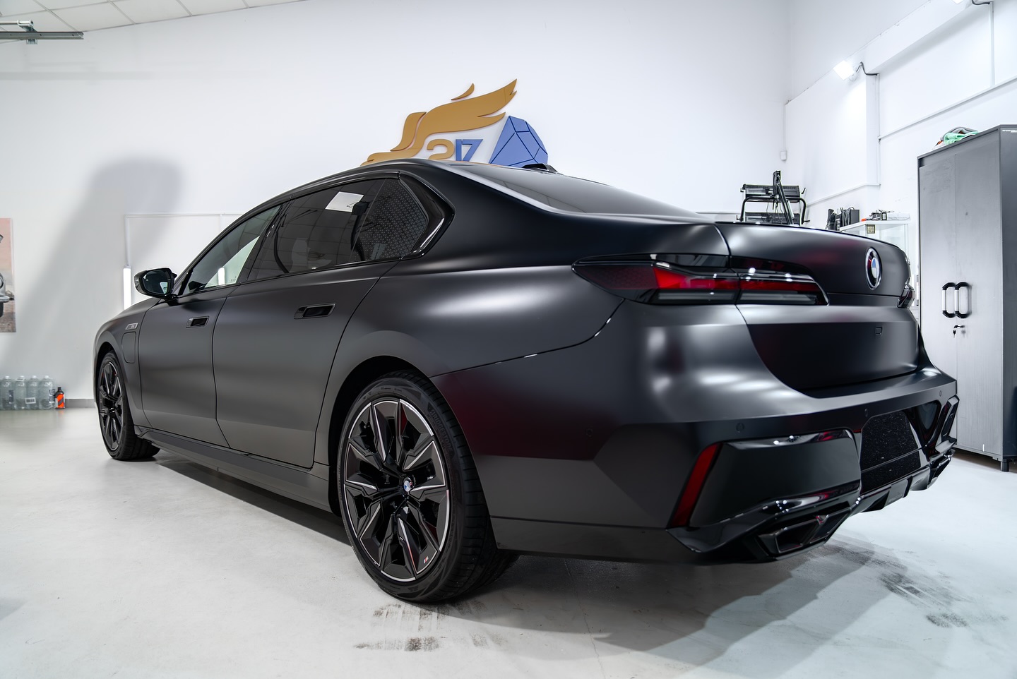 BMW 760e v matnej PPF fólii CarPro Immortal, fotografia 3